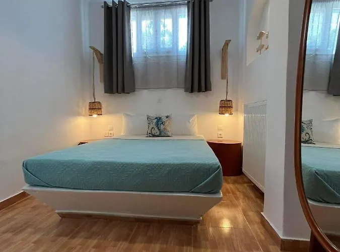 White In Naxos Town شقة