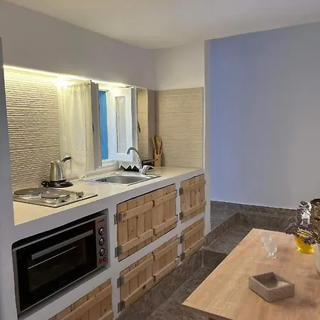 White In Naxos Town Апартаменты Naxos City